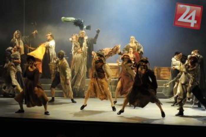 Ilustračný obrázok k článku Novozámocká divadelná sezóna: Každý mesiac vás čaká jedno predstavenie