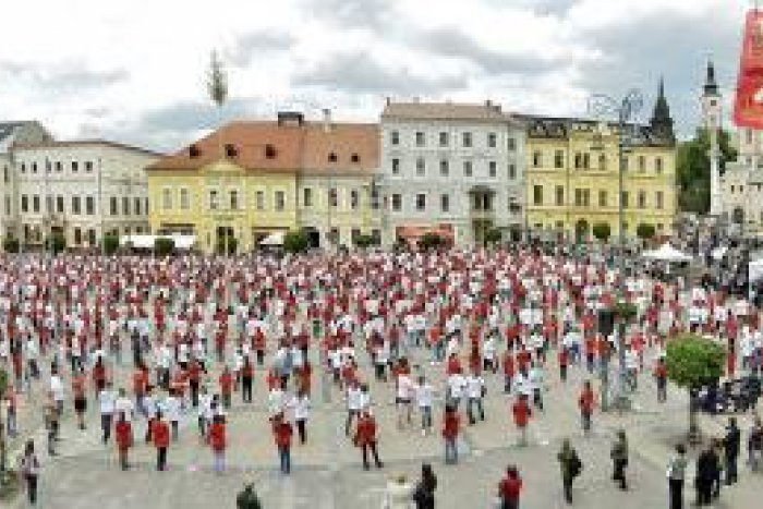 Ilustračný obrázok k článku Bystrické námestie sa zmení na parket: Žiaci sa pokúsia prekonať rekord v tancovaní štvorylky