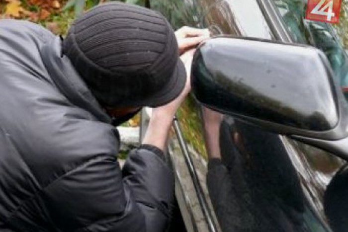 Ilustračný obrázok k článku V Nitre úraduje prefíkaný zlodej: Ženy za volantom by si mali dávať veľký pozor!