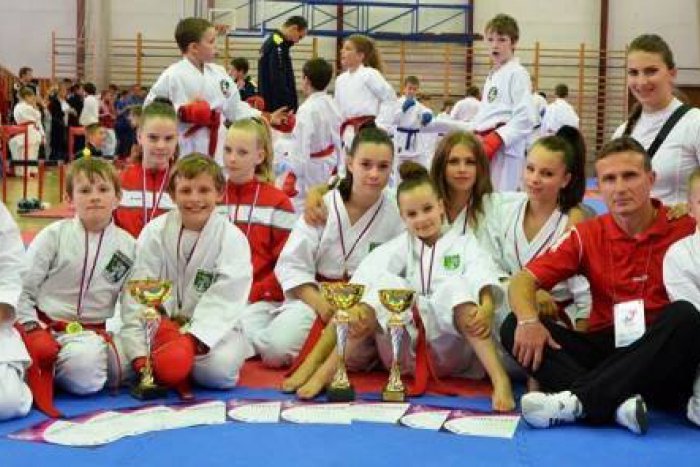 Ilustračný obrázok k článku Majstrovstvá Slovenska pre družstvo karatistov úspešné: Prievidza obsadila celkovo druhú priečku!