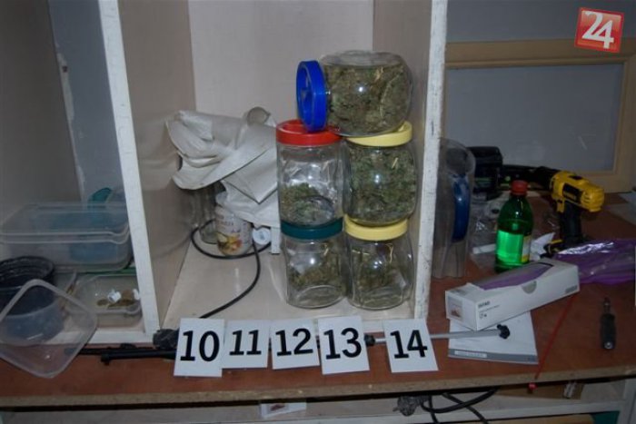 Ilustračný obrázok k článku Palárikovčan vyrábal drogy: Všetko sa odohrávalo v bývalom novozámockom závode