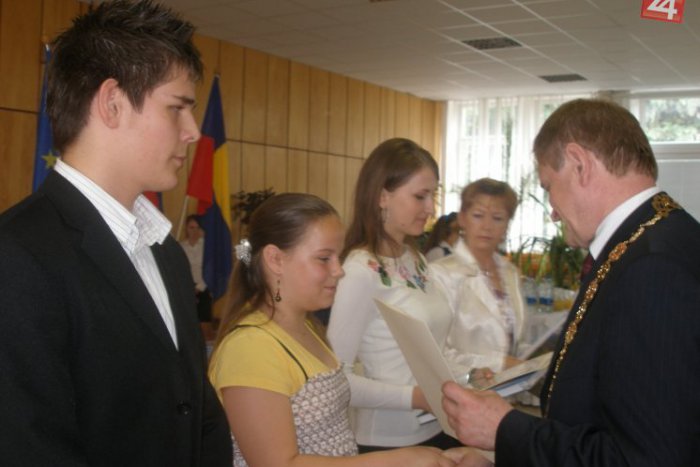 Ilustračný obrázok k článku Župa ocenila úspešných stredoškolákov: Toto sú mená Nitranov, ktorí sa dočkali pocty