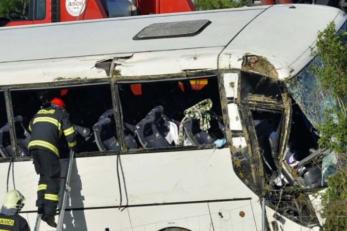 Ilustračný obrázok k článku Nehoda autobusu, pri ktorej zahynuli štyri gymnazistky: Okresný súd určil termín pojednávania s vodičom