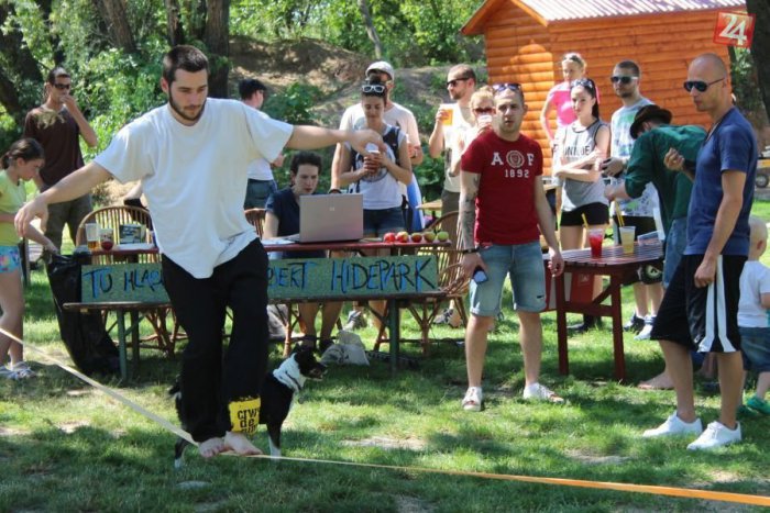 Ilustračný obrázok k článku Poriadna zábava za riekou: Mladí sa zabávali v nitrianskom Hideparku