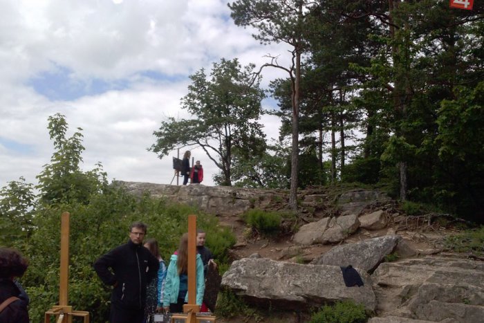 Ilustračný obrázok k článku Netradičná oslava dôležitého medzníku v Raji: Maľovanie vo výške 822 metrov nad morom!