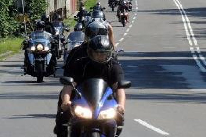 Ilustračný obrázok k článku Okresom sa preženú milovníci silných mašín: Na motorkách a džípoch po slovenskej Route 66!