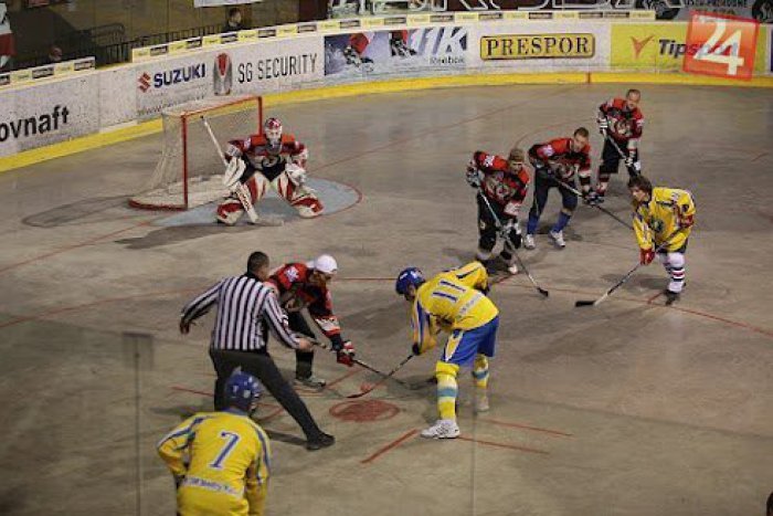 Ilustračný obrázok k článku Play off hokejbalistov nakoniec v Bystrici: Pre rekonštrukciu zimáku sa odohrá na zmenenom mieste