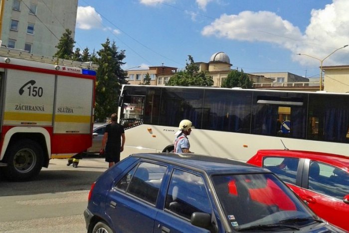 Ilustračný obrázok k článku Kuriózna situácia: Autobus zablokoval parkovisko v centre mesta, riešiť to museli hasiči!