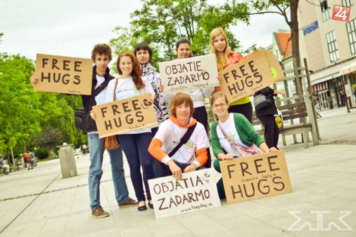 Ilustračný obrázok k článku Chodci dostanú ponuky, s akými sa bežne nestretnú: V Bystrici sa budeme objímať na uliciach!