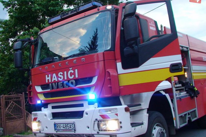 Ilustračný obrázok k článku Na Vianoce museli bratislavskí hasiči zasahovať pri požiari aj pri dopravnej nehode