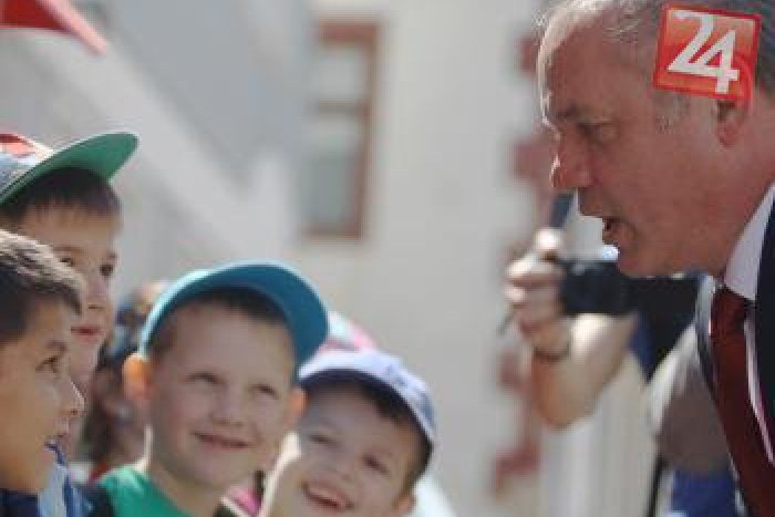 Ilustračný obrázok k článku Bystricu navštívil nový prezident: Ľudia po vystúpení z auta Kiskovi tlieskali