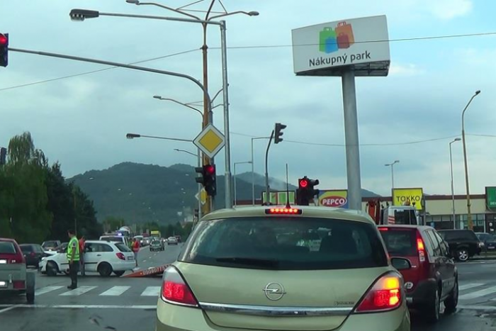 Ilustračný obrázok k článku FOTO: Rušné ráno na nadjazde, takto dopadli autá po zrážke