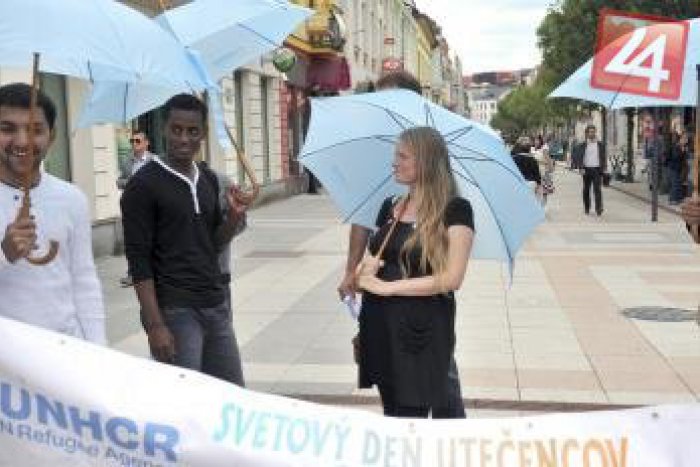 Ilustračný obrázok k článku Neobvyklý výjav v Žiline: Hoci nepršalo, ľudia sa prechádzali s dáždnikmi!