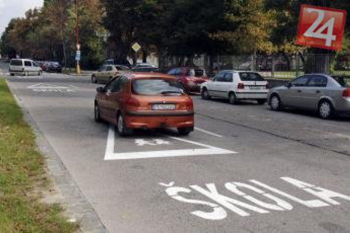 Ilustračný obrázok k článku Nehoda v blízkosti základnej školy: Neznámy vodič namiesto pomoci zranenému chlapcovi ušiel!