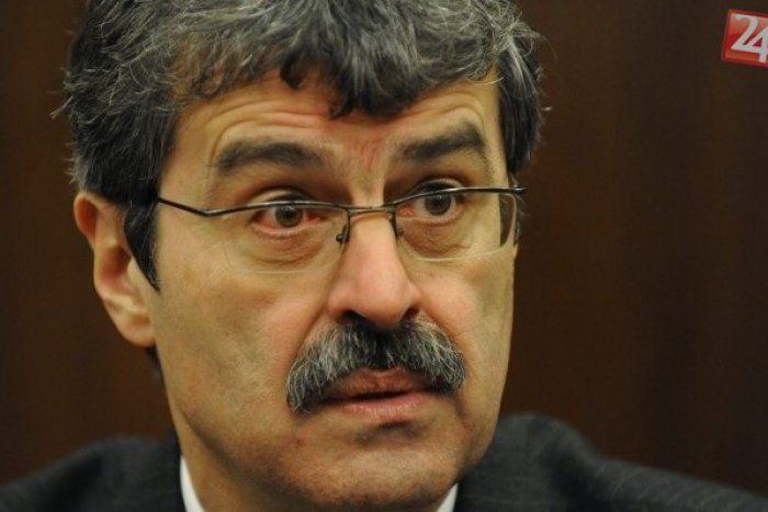 Ilustračný obrázok k článku Bratislavskí poslanci rokovali o výške platu primátora Ftáčnika: Prečítajte si, koľko mu odklepli