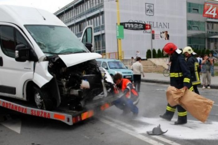 Ilustračný obrázok k článku Vážna nehoda neďaleko Žiliny: Zrazili sa štyri autá, cesta je uzavretá!
