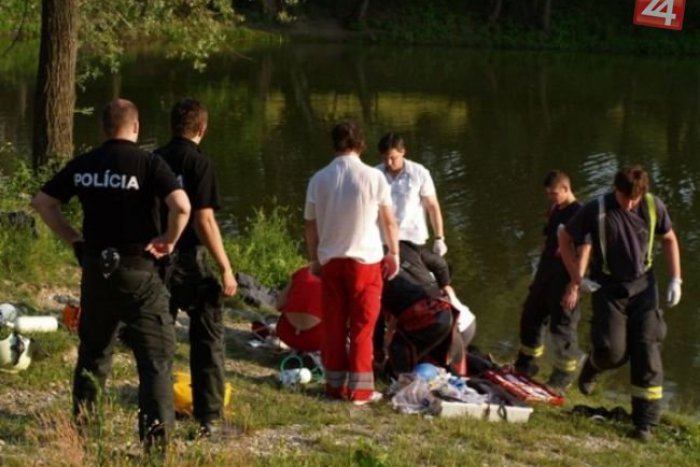 Ilustračný obrázok k článku Letné kúpanie s kamarátmi sa skončilo tragicky: Banskobystričan (†49) sa utopil v jazere