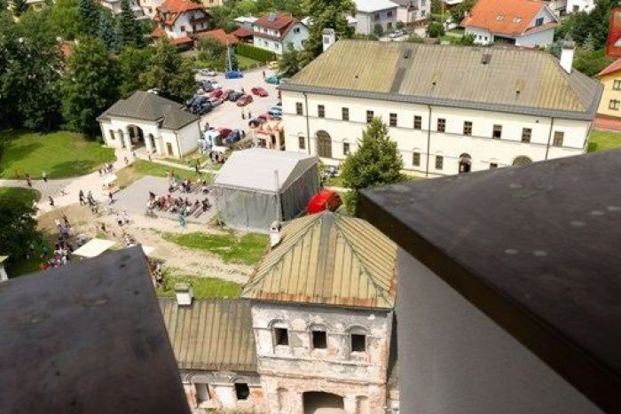 Ilustračný obrázok k článku OBRAZOM: Veža Budatínskeho hradu privítala prvých zvedavcov, vyhliadka ponúka unikátny výhľad