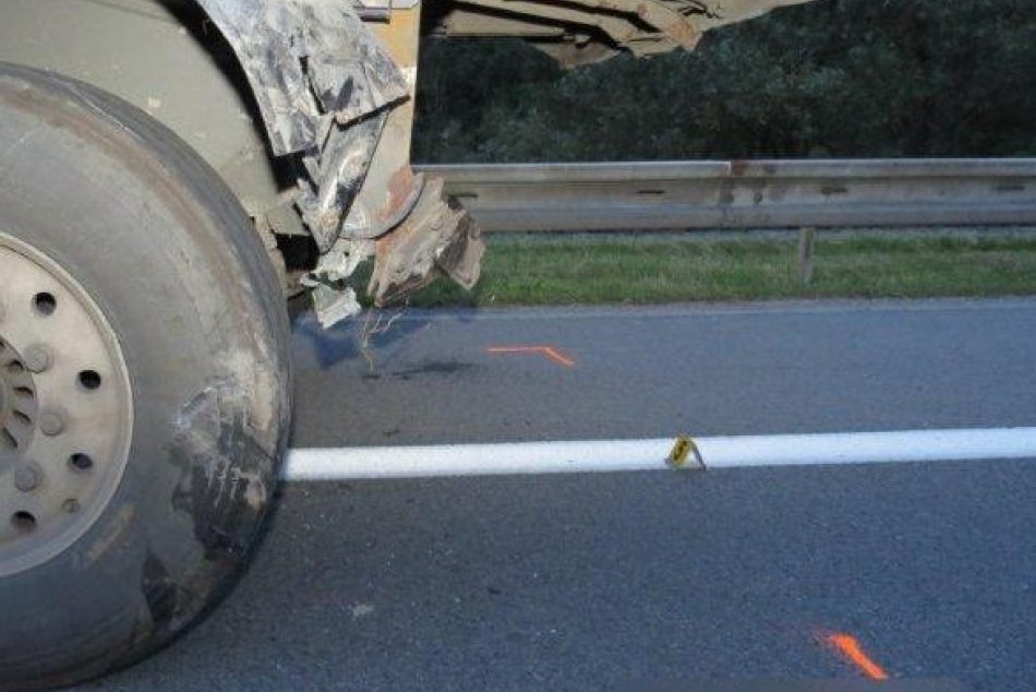 Ilustračný obrázok k článku Nehoda autobusu s nákladiakom v Bystrici. Na mieste sa zranila 1 osoba!