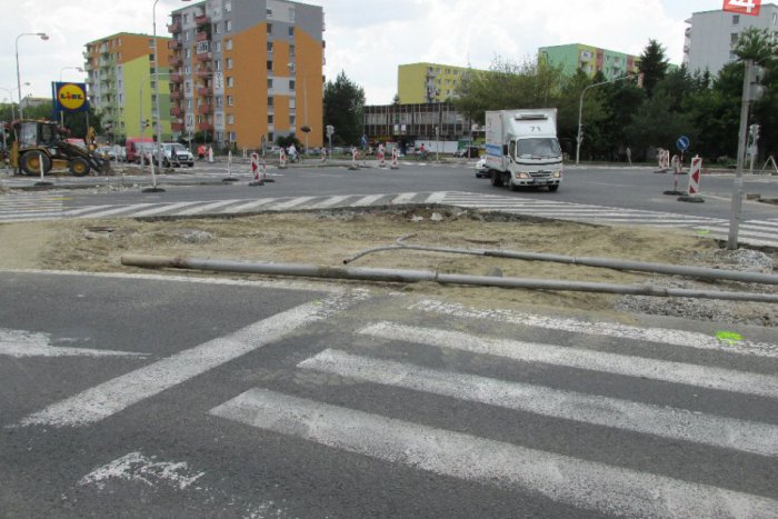 Ilustračný obrázok k článku Zlá dopravná situácia pred radnicou: Dočkáme sa rekonštrukcie frekventovanej križovatky?