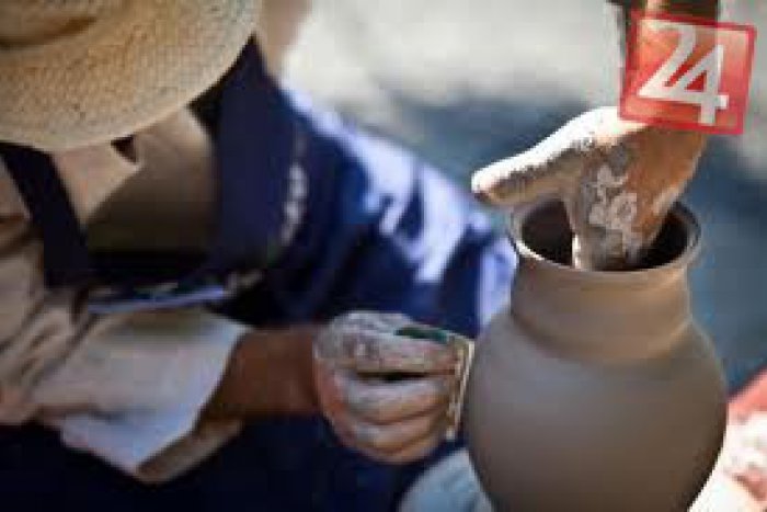 Ilustračný obrázok k článku Kremnické Čaro keramiky: Príďte sa pokochať kameninovými záhradami a užite si unikátne workshopy