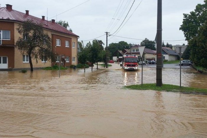 Ilustračný obrázok k článku Mrazivé zábery zo Zvolenskej Slatiny: TAKTO sa valila voda ulicami a zaplavila dvory a domy