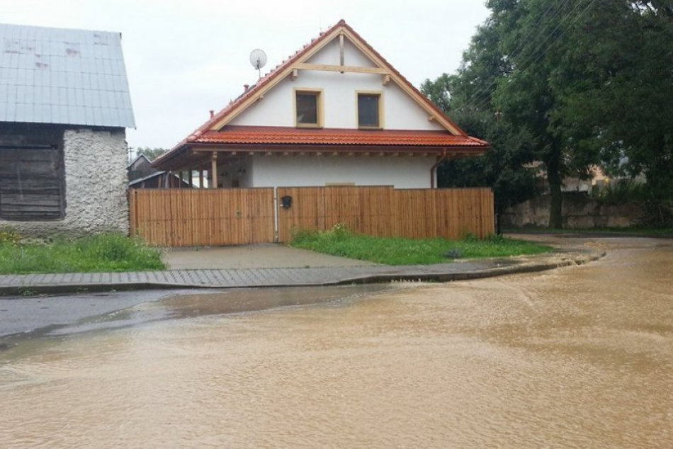 Ilustračný obrázok k článku Pre silnú búrku na nohách aj hasiči: V Popradskom okrese nastala najhoršia situácia v celom kraji!