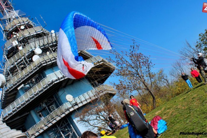Ilustračný obrázok k článku Vietor, príroda a absolútna sloboda: Nebo nad Nitrou bude patriť paraglidistom!