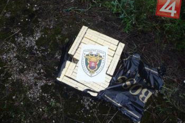 Ilustračný obrázok k článku Nález neďaleko Michaloviec upútal pozornosť: Pri trati ležalo 26 tašiek plných cigariet!