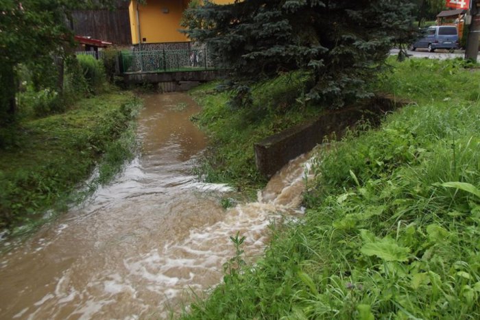 Ilustračný obrázok k článku Veľká voda v Bodiciach: Zatopilo pivnice, cesty i záhrady!