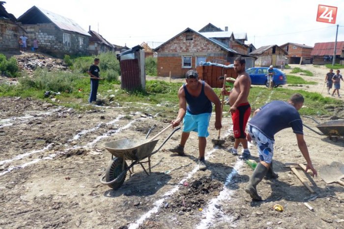 Ilustračný obrázok k článku Rómovia pri Prešove dokázali, že to ide: V osade si vlatnoručne postavili domy
