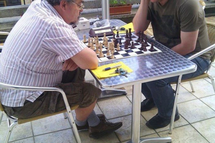 Ilustračný obrázok k článku Partiu Ružomberského šachového preboru si zahráte trebárs aj v kaviarni