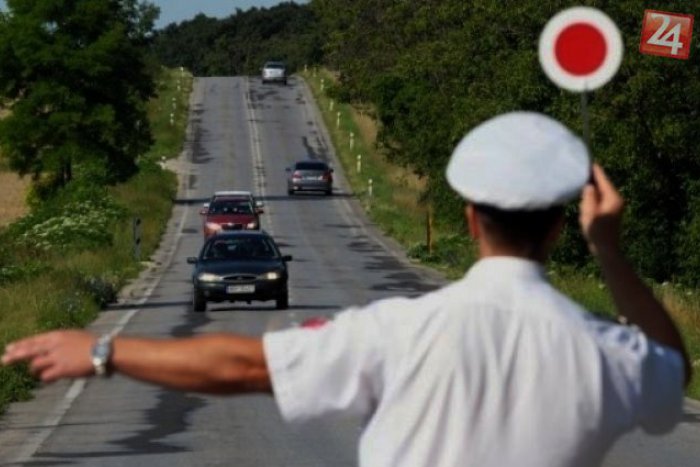 Ilustračný obrázok k článku Policajti si posvietia na vodičov z Revúcej: V tento deň čakajte na cestách hliadky