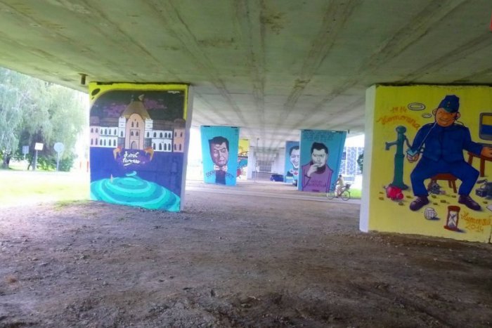 Ilustračný obrázok k článku Writeri opäť predviedli svoje umenie: Galéria pod mostom má nové obrazy!