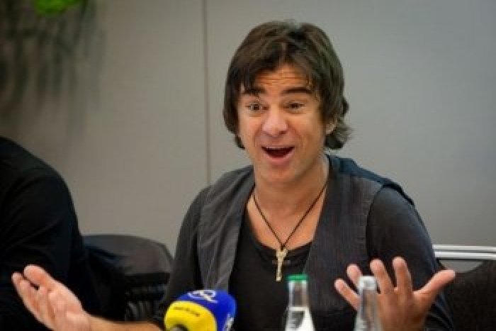 Ilustračný obrázok k článku Herec  a spevák Sagvan Tofi príde do Nitry: Vieme, čo tu bude charizmaticky Čech robiť ;)