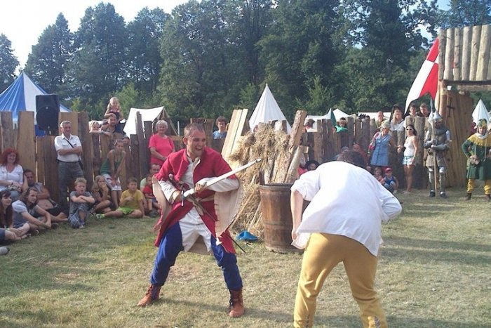 Ilustračný obrázok k článku Krásna Hôrka sa vrátila do čias minulých: Hradné hry opäť nesklamali