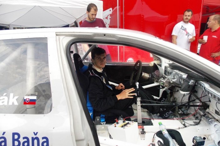 Ilustračný obrázok k článku TOTO je nádej rožňavského motorizmu: Pretekár Dennis (19) o svojich úspechoch i peripatiách