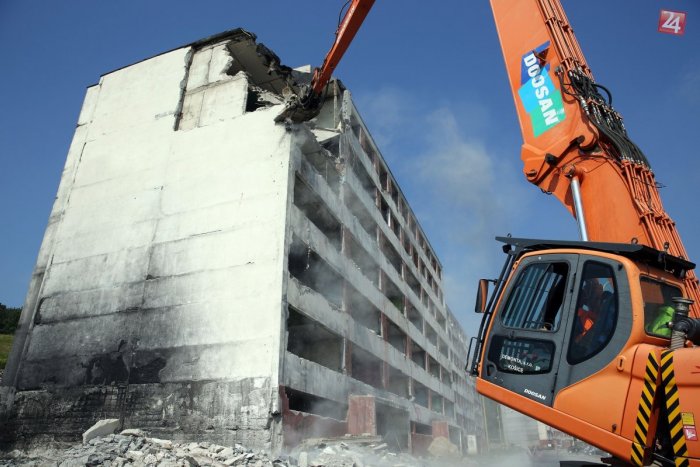 Ilustračný obrázok k článku Ďalší kus Luníka sa premení na sutiny: Kedy na neslávnom sídlisku opäť zaúradujú buldozéry?