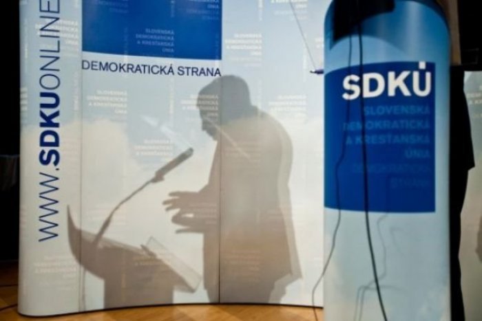 Ilustračný obrázok k článku Plánujú sa ďalšie rošády v SDKÚ-DS: Peter Slávik chce nahradiť Pavla Freša vo funkcii predsedu!