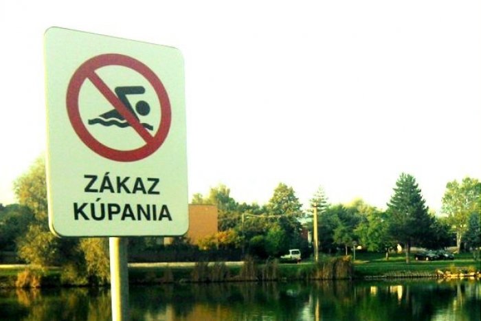 Ilustračný obrázok k článku Michalovčania sa v jazierku po novom neokúpu: Na Bani už platí zákaz