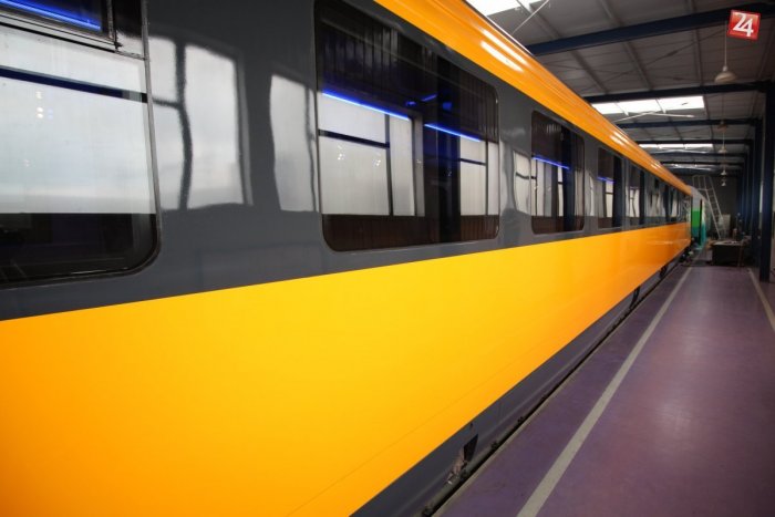 Ilustračný obrázok k článku Do Žiliny začnú jazdiť žlté vlaky: Pozrite, aké vybavenie na pasažierov čaká!