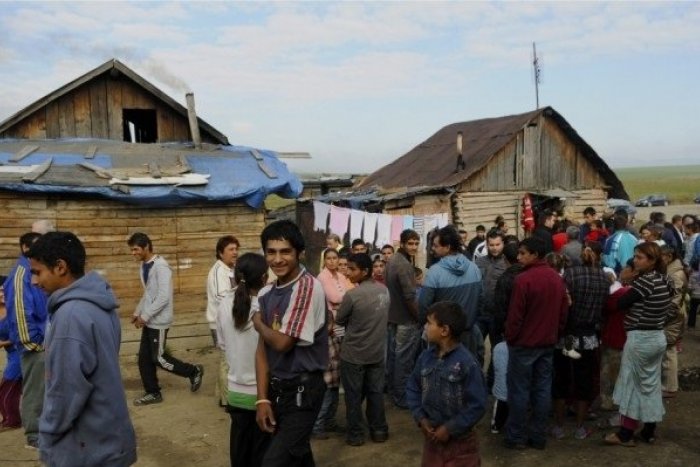 Ilustračný obrázok k článku Pozemky pod nelegálnymi osadami, Pollák otvorene: Rómovia ich nemôžu dostať zadarmo!