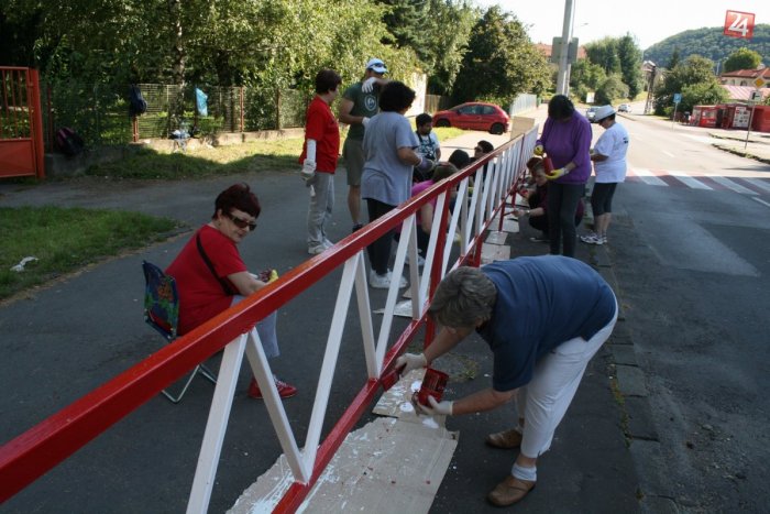 Ilustračný obrázok k článku Žiar si vzali do parády dobrovoľníci: Vylepšili schody, vrhnú sa aj na zastávky MHD