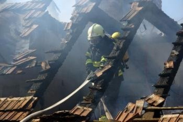 Ilustračný obrázok k článku Nočný požiar v priemyselnom areáli: Zasahovali hasiči z Partizánskeho a Bánoviec!