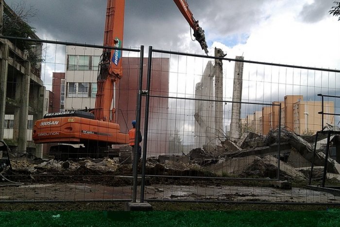 Ilustračný obrázok k článku Konečne sa to podarilo: KVP už bez starého bazéna, čo bude na jeho mieste?