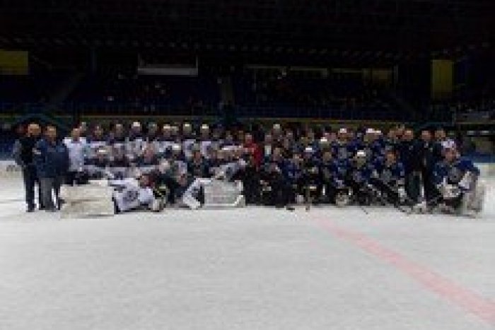 Ilustračný obrázok k článku FOTO a VIDEO: Netradičný hokejový zápas v Spišskej prilákal viac ako 1 500 divákov i týchto známych hokejistov!