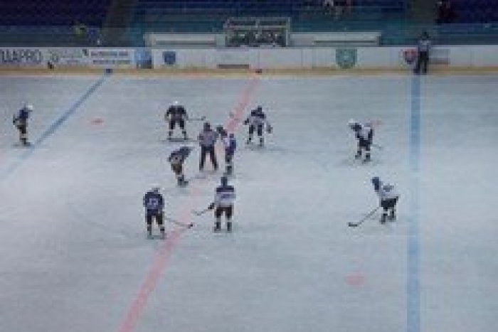 Ilustračný obrázok k článku Športoví fanúšikovia si opäť prídu na svoje: Po netradičnom zápase až trojdňová šnúra hokeja