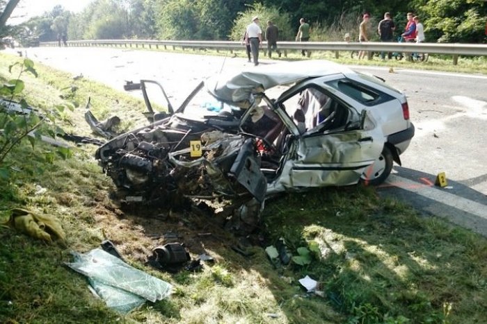 Ilustračný obrázok k článku Tragická dopravná nehoda: Autentické zábery z miesta nešťastia, vodič (†27) neprežil