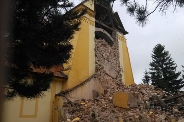 Ilustračný obrázok k článku Na Záhorí sa zrútila kostolná veža: V pozore boli všetky záchranné zložky