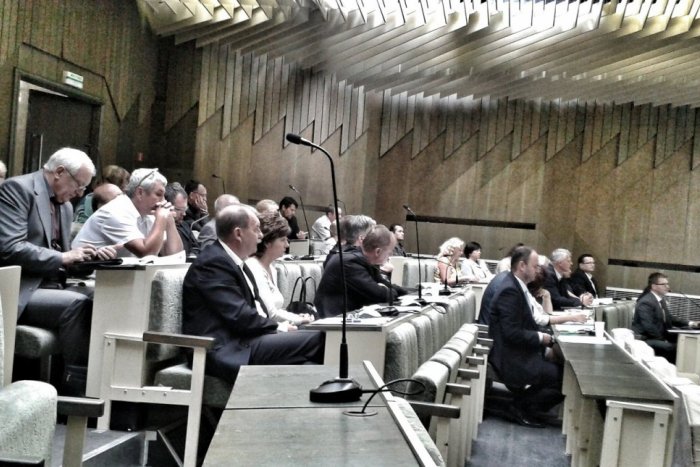 Ilustračný obrázok k článku Nové rozloženie síl humenského zastupiteľstva: Ako to bude v mestskom parlamente vyzerať?